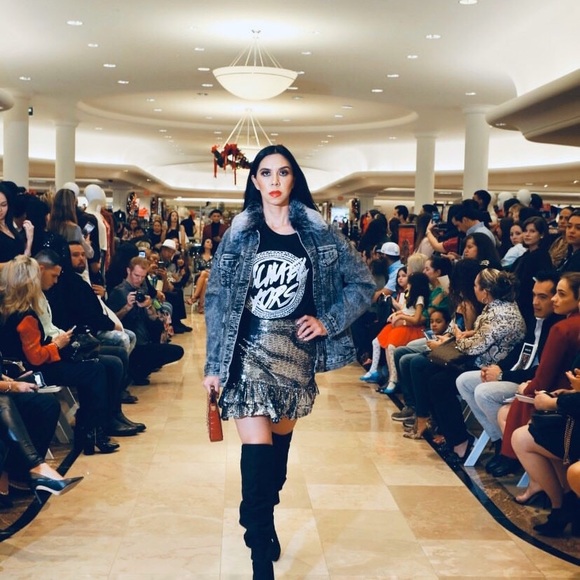 Meet your Posher, Luisana. ( Instagram:Westcoastbella) - Picture 4 of 16